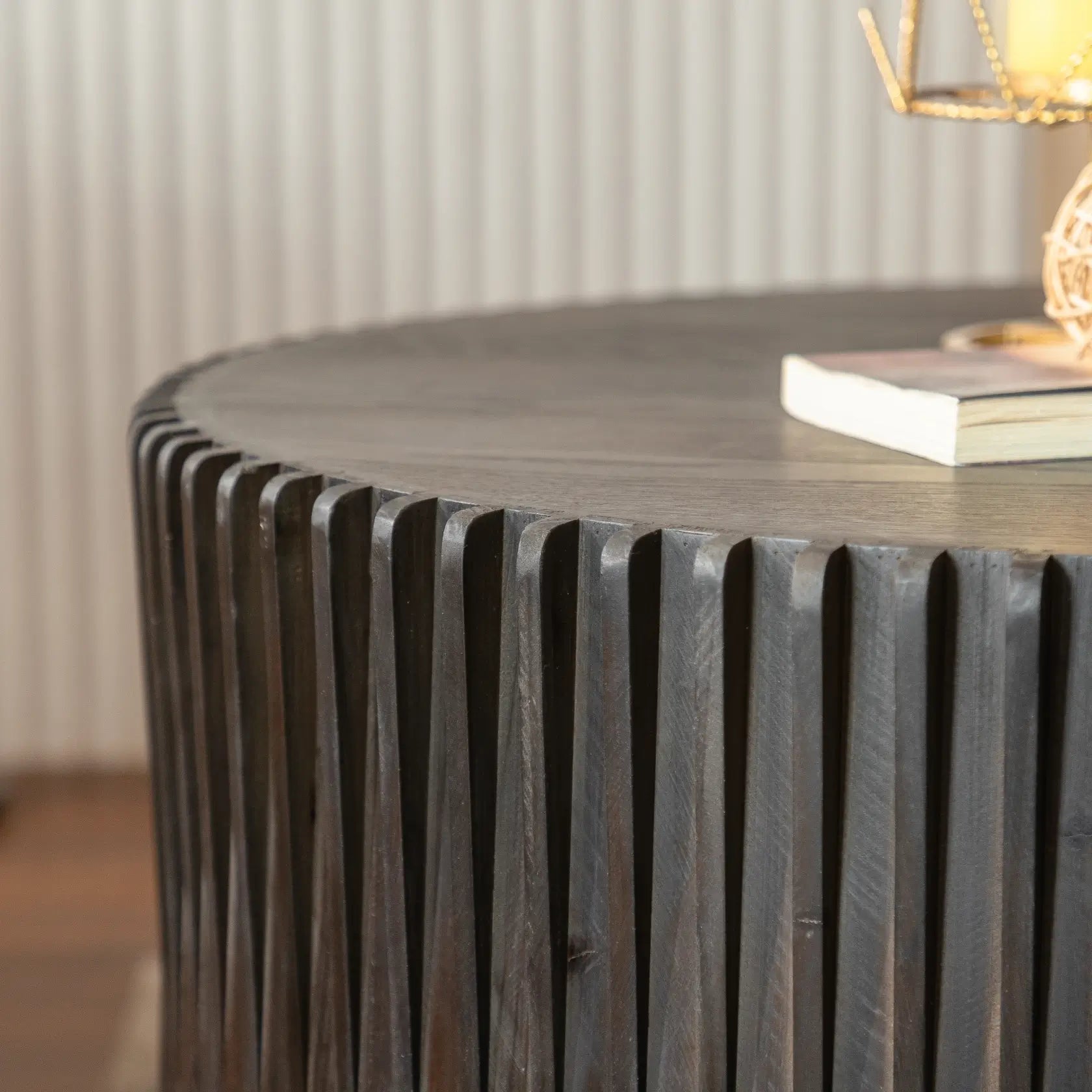 Dark brown Vintage round wood coffee table set of 2 with nesting design, 110-lb capacity, natural grain & knots.